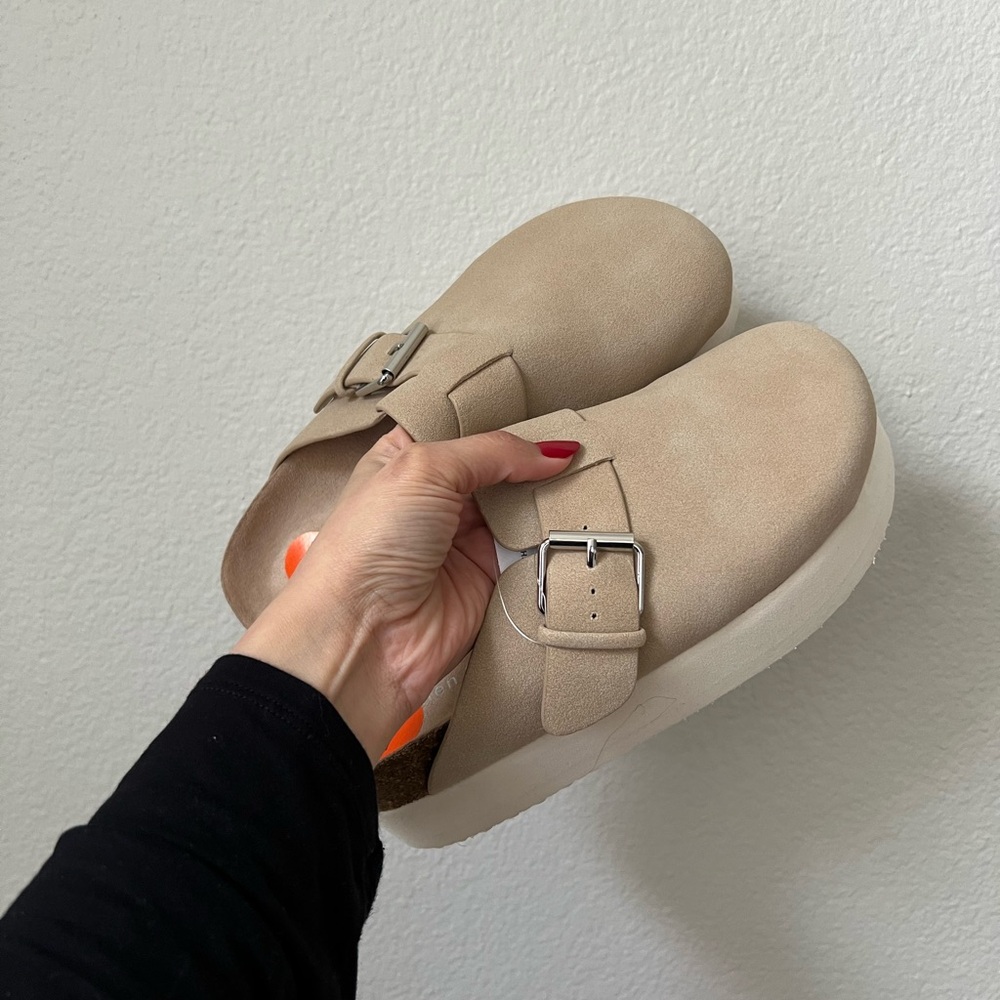 NEW Madden Girl platform clogs